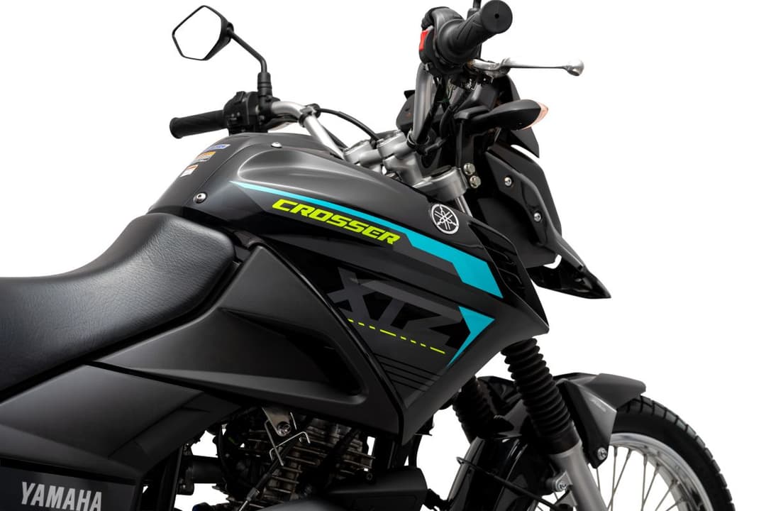 Detalhe do tanque da Yamaha Crosser 2026 com novos grafismos na linha 2026