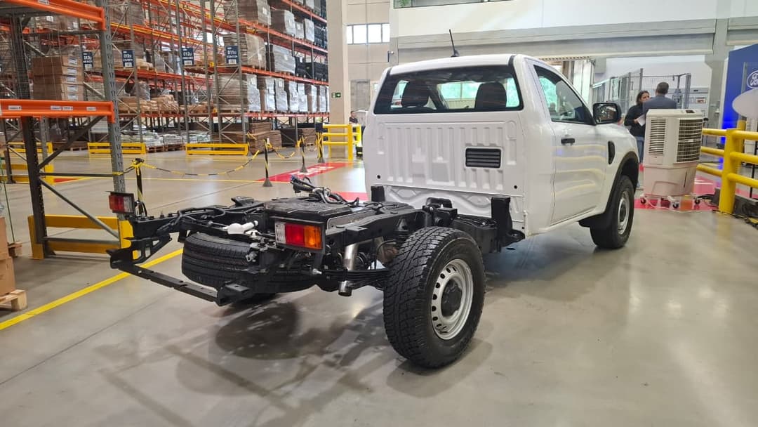 Ford Ranger XL na configuração chassi-cabine