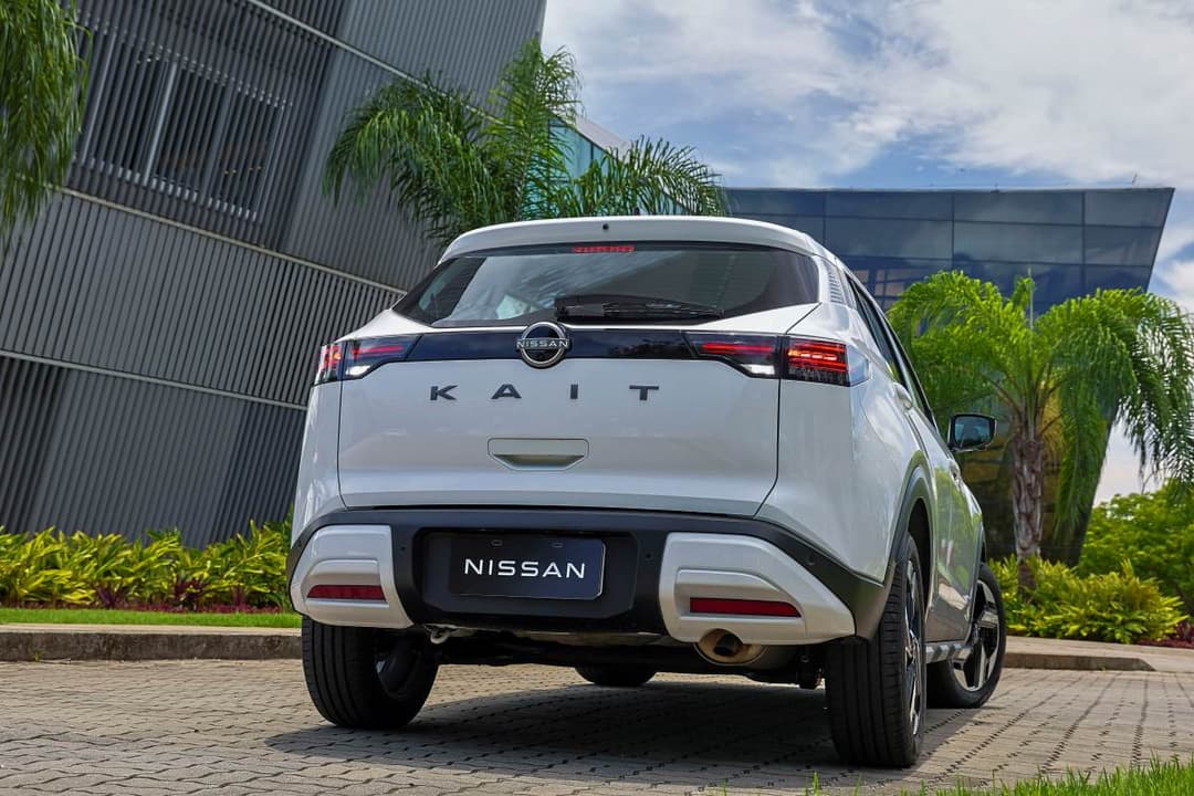 Nissan Kait Exclusive em foto de traseira